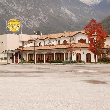 Albergo Ristorante Pizzeria Da Michele Venzone Exterior photo