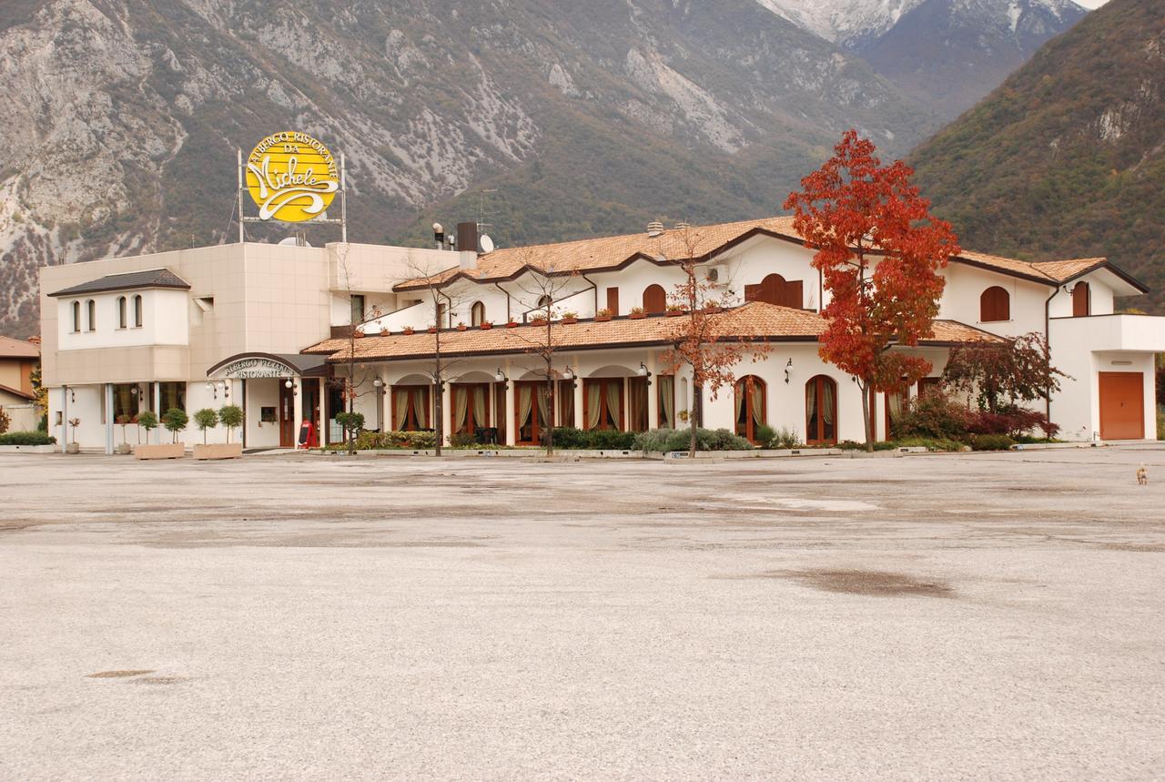 Albergo Ristorante Pizzeria Da Michele Venzone Exterior photo